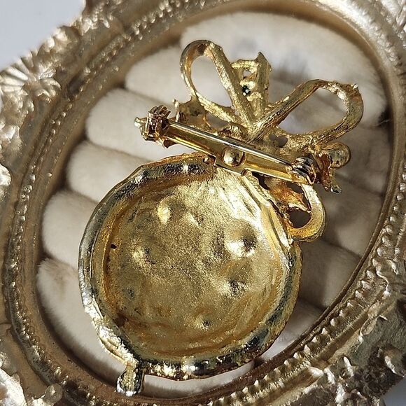 Festive Gold Ornament Brooch - Picture 4 of 5